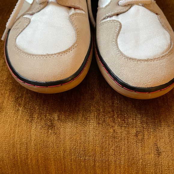 Earth Shoes - Picture 6 of 11